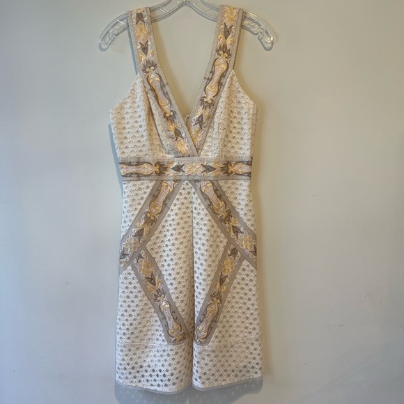 LIKE NEW BCBGMAXAZRIA Mini Cocktail Dress Size 4 - Picture 1 of 3